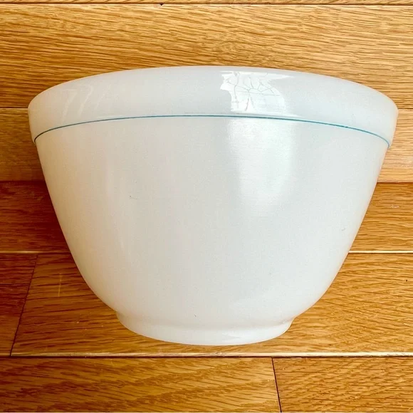 1.5 Pint PYREX 401 Mixing Bowl Serving Bowl Ovenware Milk White - Picture 3 of 15